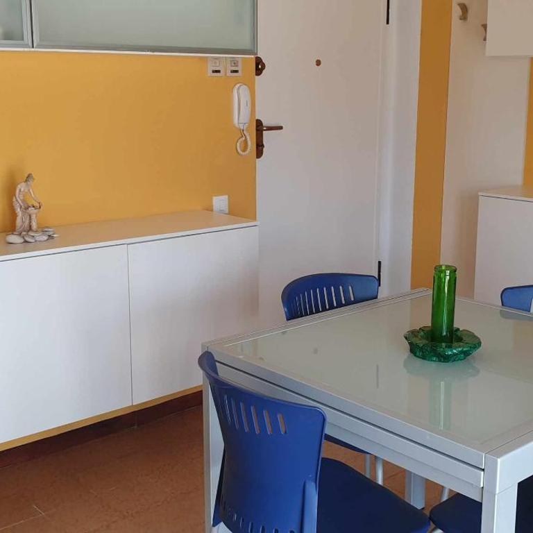 R11 - Appartamento con ampio terrazzo - Appartamento con 2 Camere da Letto - 2