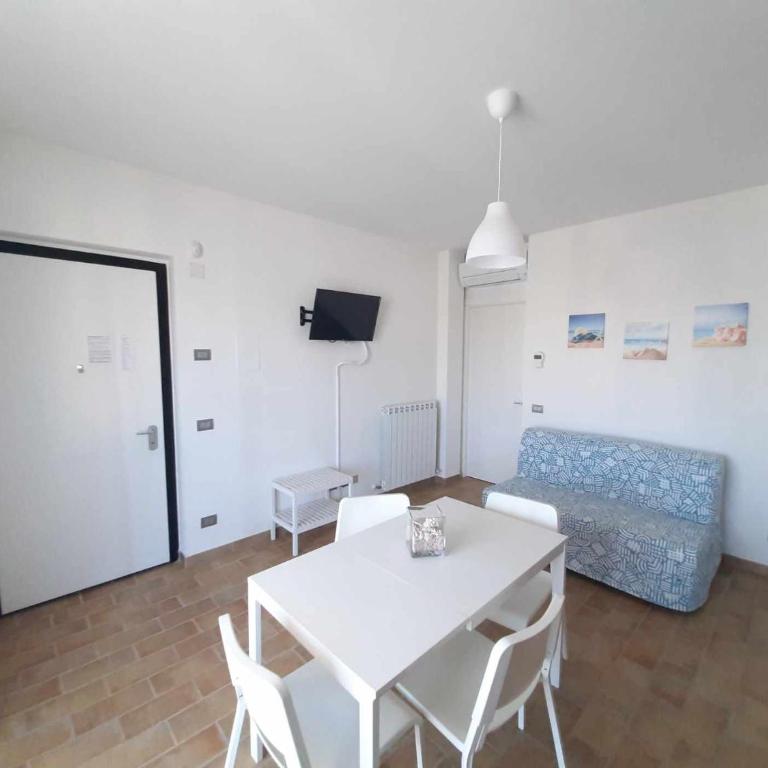 R19 - Bilocale in residence con piscine - One-Bedroom Apartment - 4