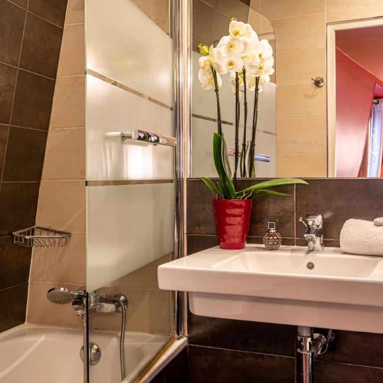 Hotel Ariane Montparnasse by Patrick Hayat - Chambre Triple (2 Adultes & 1 Enfant) - 3
