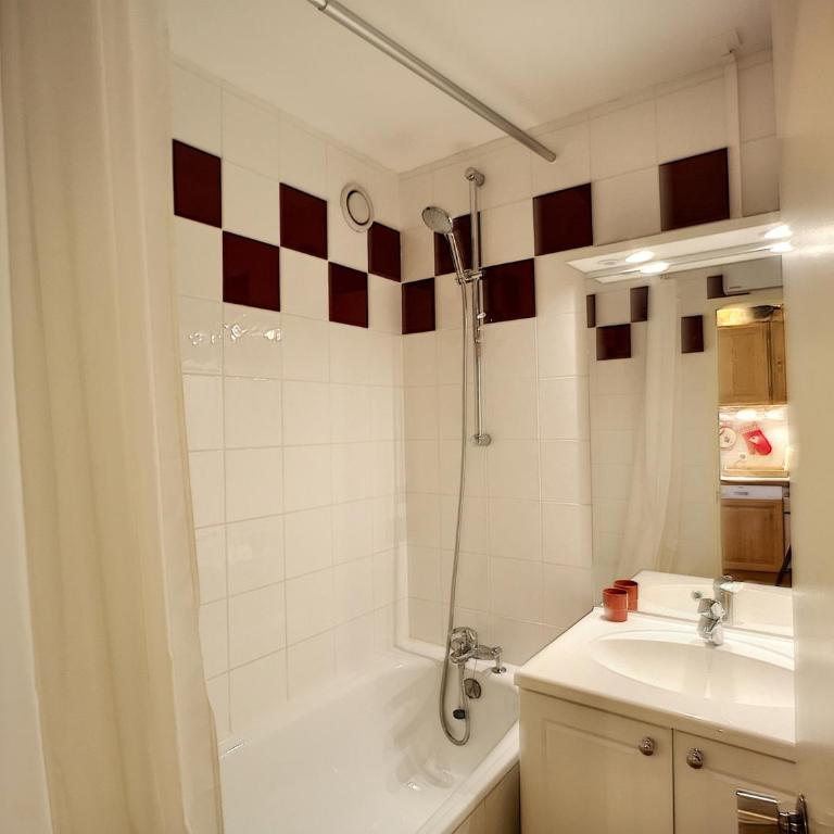 2 pièces rénové, 4 pers, sud, ski aux pieds, parking gratuit - Apartamento de 1 dormitorio - 7