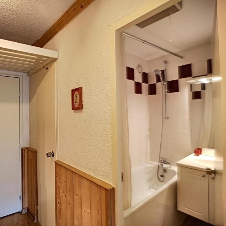 2 pièces rénové, 4 pers, sud, ski aux pieds, parking gratuit - Apartamento de 1 dormitorio - 9
