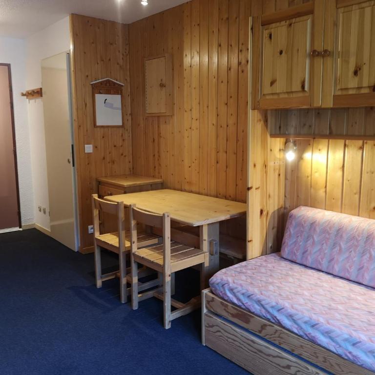 Les Menuires : 2 pièces, 4 pers, ski aux pieds, wifi, parking gratuit - Apartamento de 1 dormitorio - 6