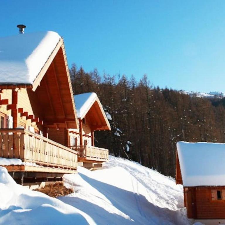 Grand chalet en bois avec vue splendide - Three-Bedroom Chalet - 4