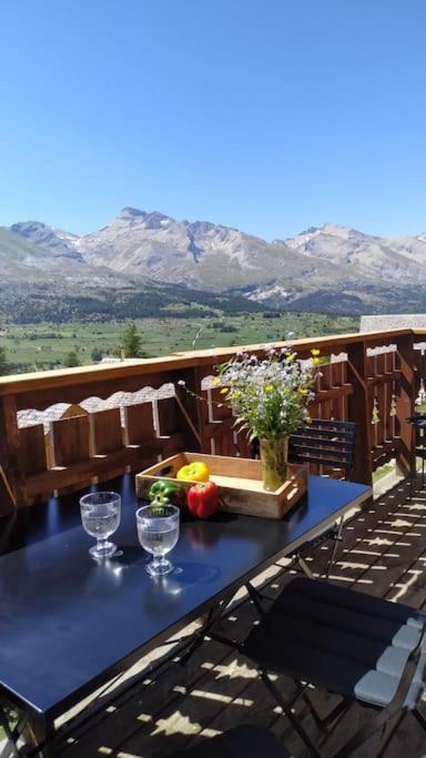 Grand chalet en bois avec vue splendide - Three-Bedroom Chalet - 12