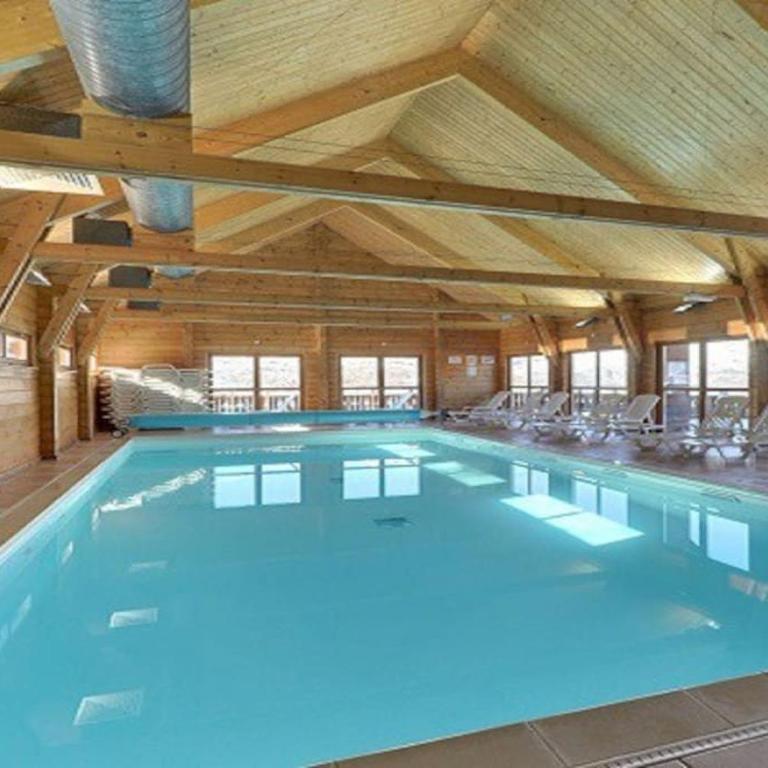 Grand chalet en bois avec vue splendide - Three-Bedroom Chalet - 16