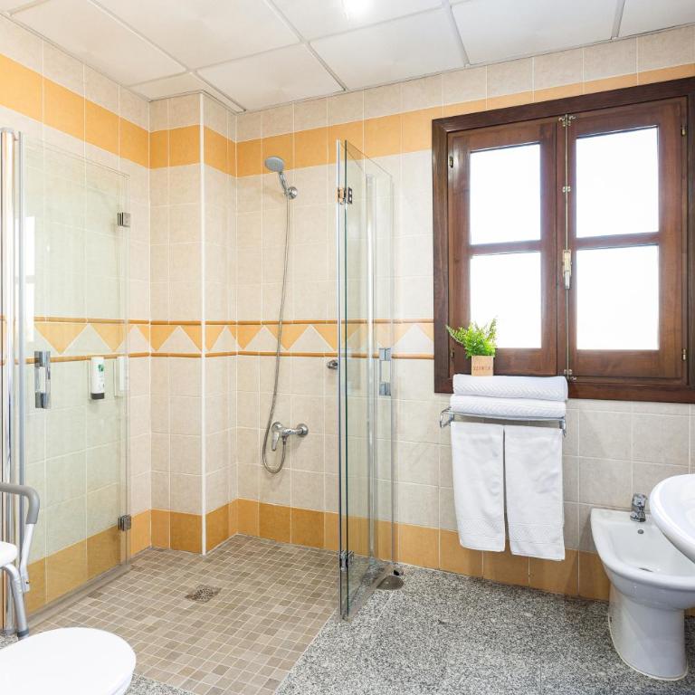 Hotel Plaza Del Castillo - Habitación Doble adaptada para personas con movilidad reducida - 2