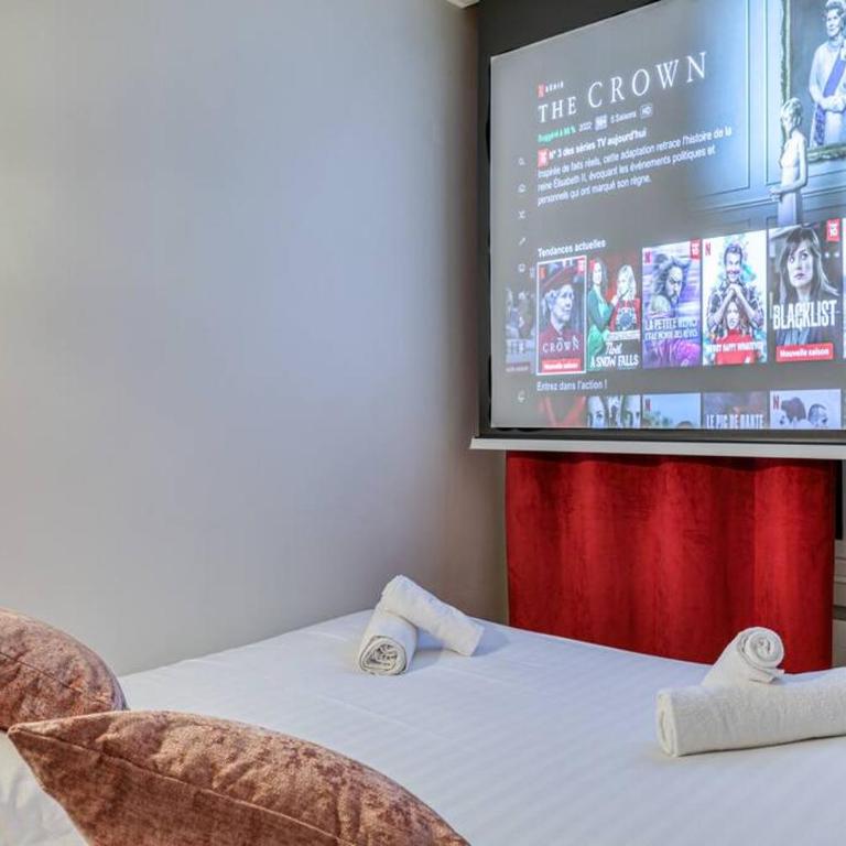 Montaigne Executive Suite - Two-Bedroom Apartment - 4