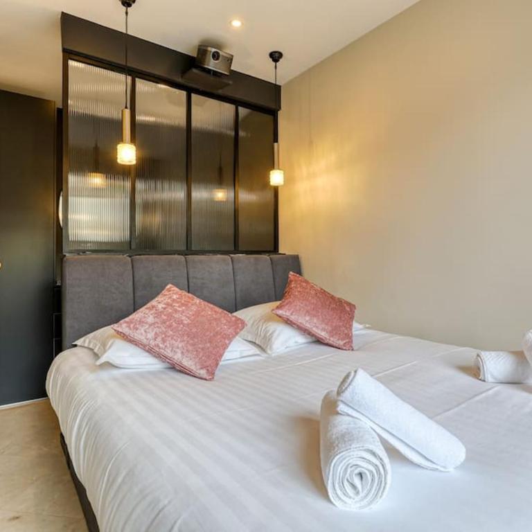 Montaigne Executive Suite - Two-Bedroom Apartment - 5