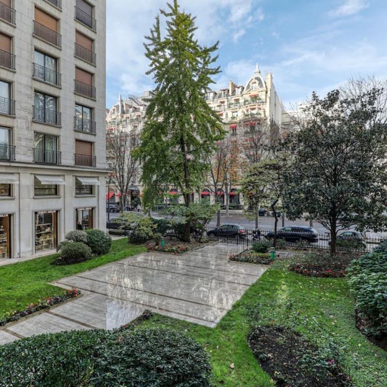 Montaigne Executive Suite - Two-Bedroom Apartment - 12