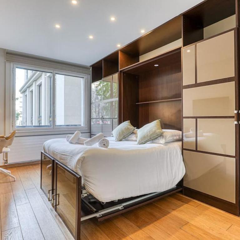 Montaigne Executive Suite - Two-Bedroom Apartment - 14