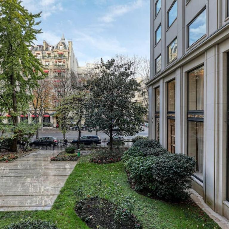 Montaigne Executive Suite - Two-Bedroom Apartment - 16