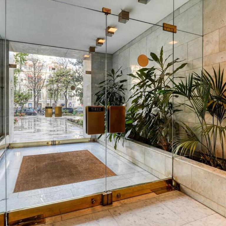 Montaigne Executive Suite - Two-Bedroom Apartment - 23
