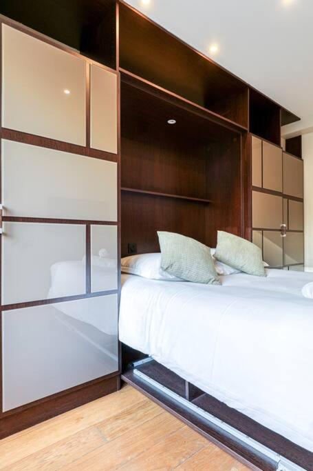 Montaigne Executive Suite - Two-Bedroom Apartment - 26