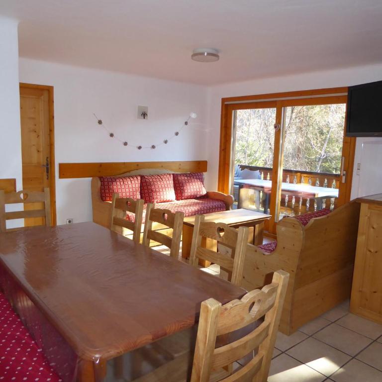 Appartement spacieux avec grande terrasse et parking à Champagny-en-Vanoise - FR-1-464-37 - Appartement 3 Chambres - 3