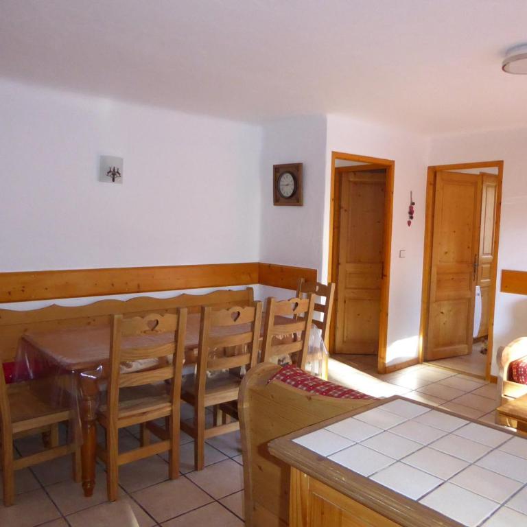 Appartement spacieux avec grande terrasse et parking à Champagny-en-Vanoise - FR-1-464-37 - Appartement 3 Chambres - 4