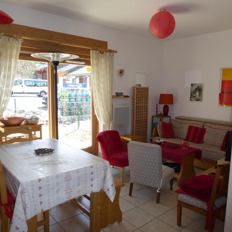 Agréable 3 pièces avec jardinet, proche du centre - FR-1-464-42 - Appartement 2 Chambres - 3