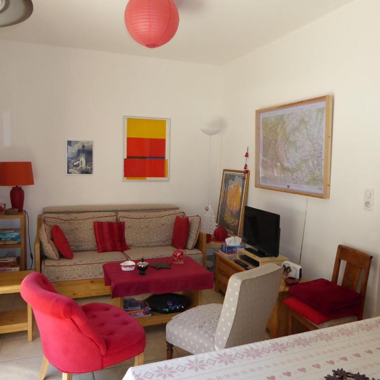 Agréable 3 pièces avec jardinet, proche du centre - FR-1-464-42 - Appartement 2 Chambres - 4