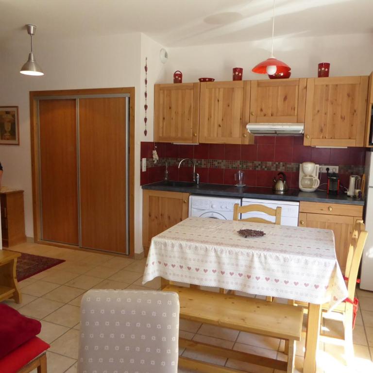 Agréable 3 pièces avec jardinet, proche du centre - FR-1-464-42 - Appartement 2 Chambres - 5