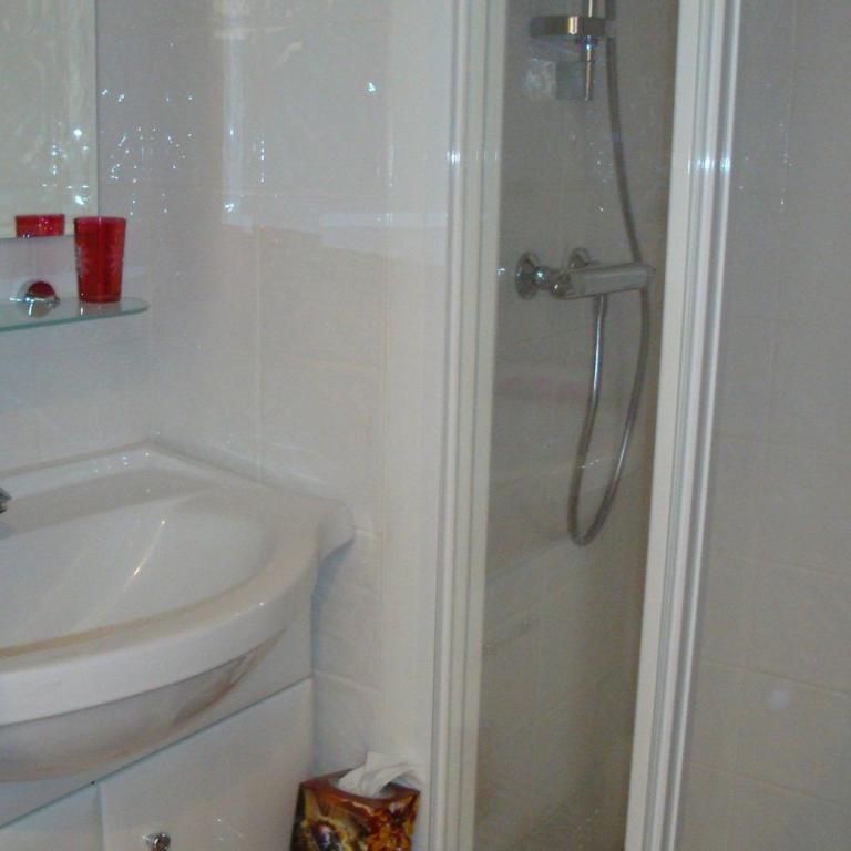 Agréable 3 pièces avec jardinet, proche du centre - FR-1-464-42 - Appartement 2 Chambres - 12
