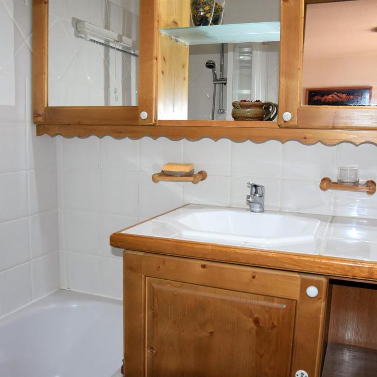Appartement familial avec balcon sud et parking dans quartier résidentiel - FR-1-464-46 - Two-Bedroom Apartment - 5