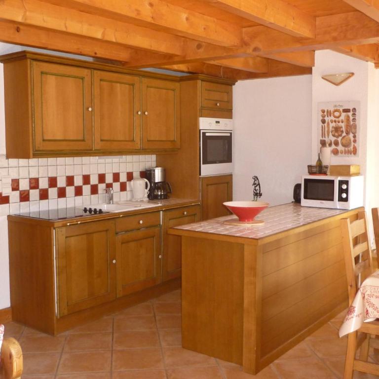 Duplex chaleureux 4 pièces au centre-ville avec parking - FR-1-464-76 - Appartement 3 Chambres - 10
