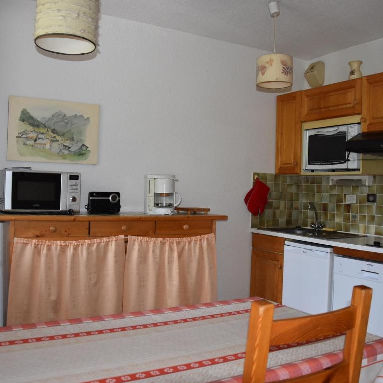Appartement ensoleillé, balcon sud, 4 pers, centre Pralognan-la-Vanoise - FR-1-464-112 - Two-Bedroom Apartment - 5