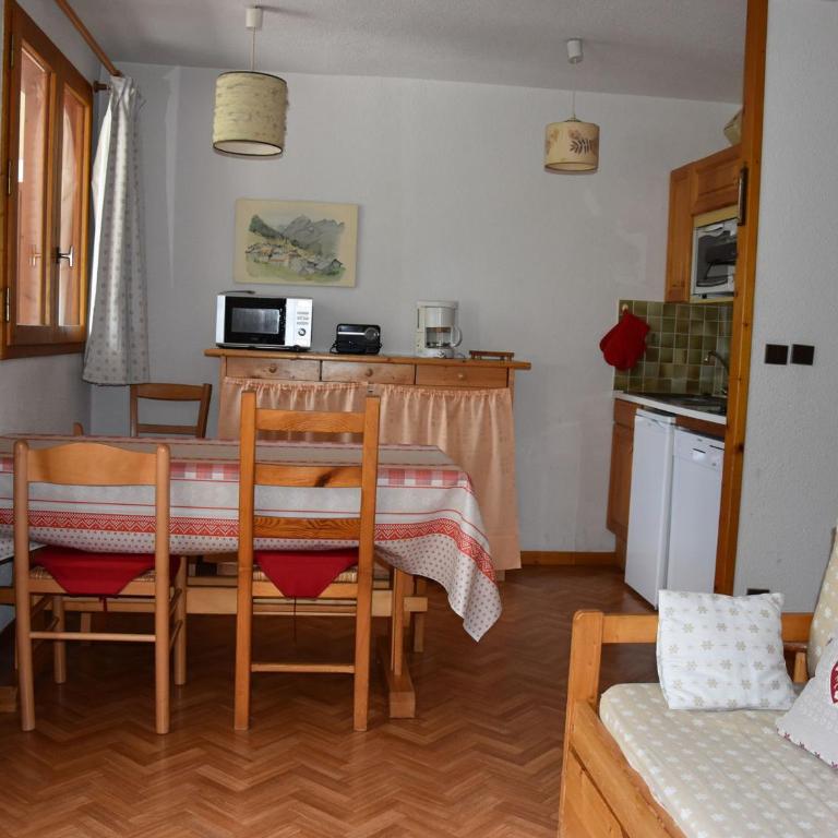 Appartement ensoleillé, balcon sud, 4 pers, centre Pralognan-la-Vanoise - FR-1-464-112 - Two-Bedroom Apartment - 6