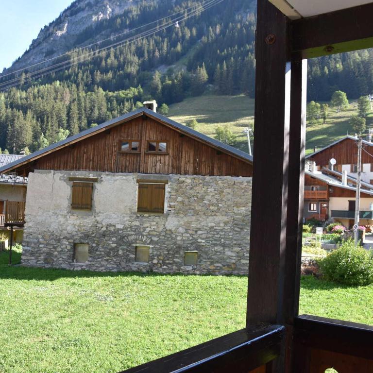 À louer : Appartement centre, 3 pièces, idéal famille - FR-1-464-126 - Appartement 2 Chambres - 3