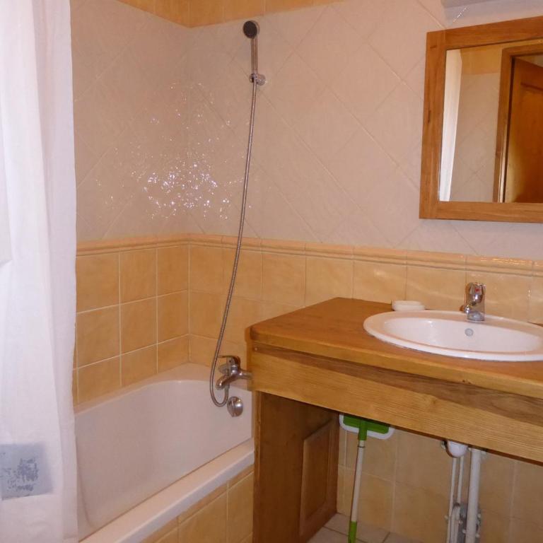Appartement alpin avec balcon sud, proche Courchevel - FR-1-464-3 - Appartement 2 Chambres - 10