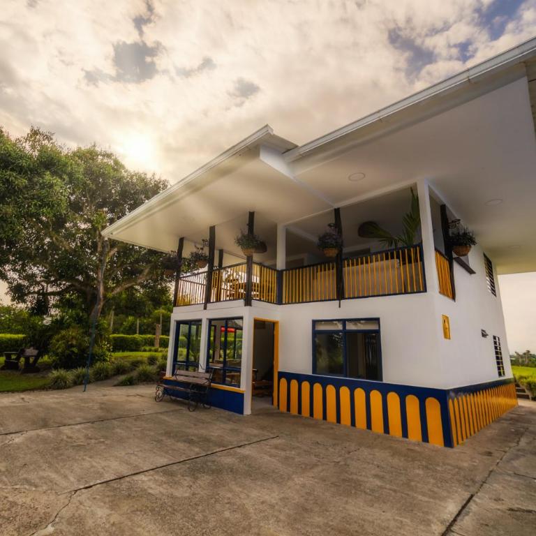 Finca privada exclusiva con piscina y jacuzzi Ideal para grupos y celebraciones en Montenegro - Casa de 4 dormitorios - 5