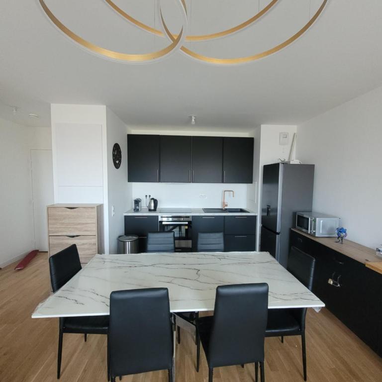 Appartement chic 5 min Disneyland/Vallée Village - Apartment mit 1 Schlafzimmer - 14