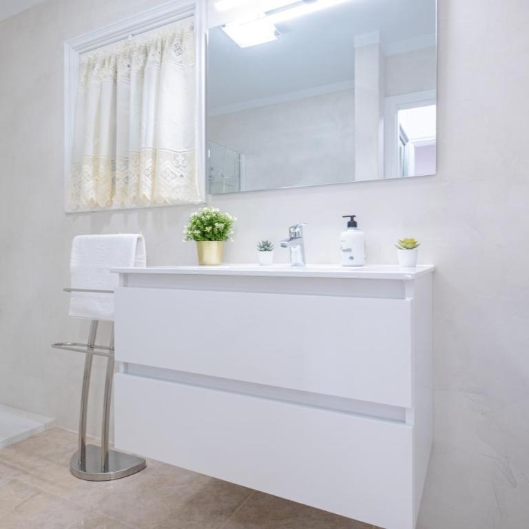 La Maricita Cristianos - Beach Front & Sea View Only Adult - Apartamento con vistas al mar - 17