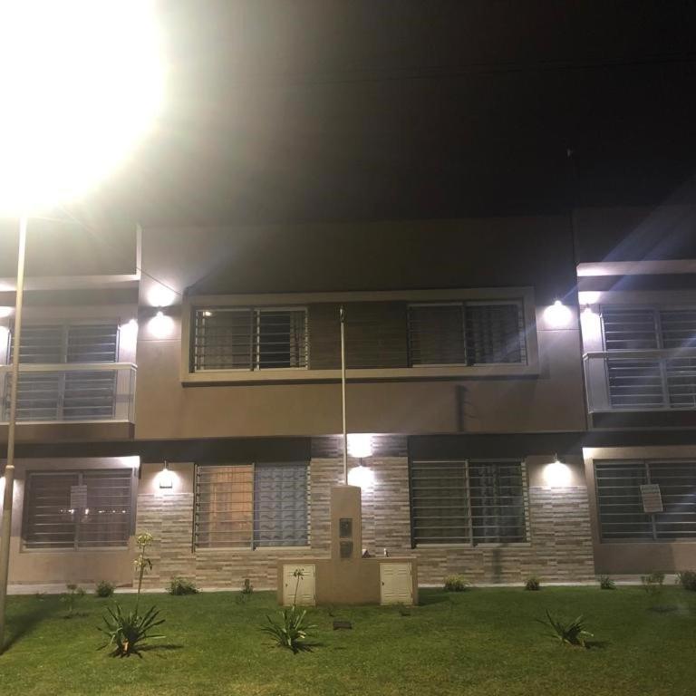 Dúplex de categoría a una cuadra de la playa - Casa de 3 dormitorios - 2