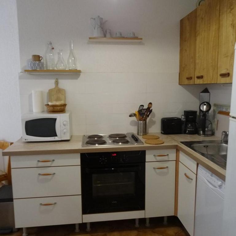 Appartement 2 pièces à Hyères : Port, grande terrasse 62m², proche plages, 4 pers., Wifi, commerces - FR-1-335-184 - Apartment - 2