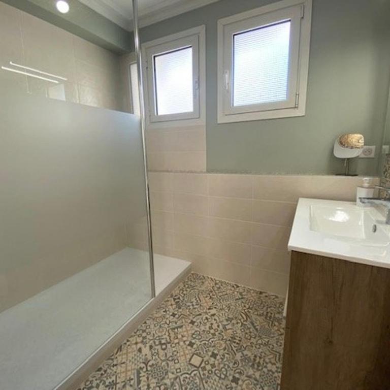 Appartement rénové 85m2, terrasse, parking, face à plage - FR-1-494-149 - Apartment - 9