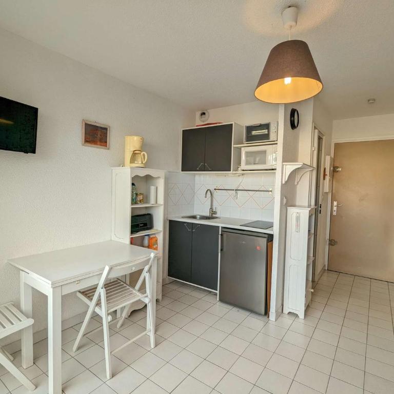 Appartement 4 couchages avec clim, terrasse, piscine et accès direct à la mer - FR-1-387-192 - Appartamento - 6