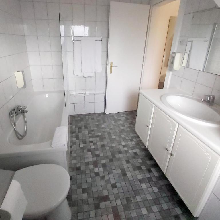 The Originals City, Hôtel Colmar Gare - Chambre Triple - 2