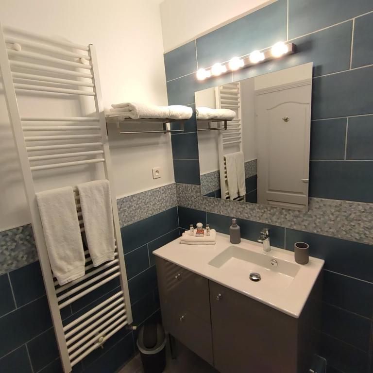 La Chartreuse - Bordeaux - Chambre Quadruple avec Salle de Bains Privative - 1