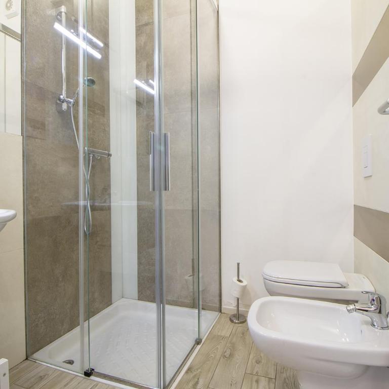 Appartamento con 2 camere e 2 bagni in centro con parcheggio - Two-Bedroom Apartment - 17