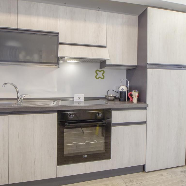 Appartamento con 2 camere e 2 bagni in centro con parcheggio - Two-Bedroom Apartment - 8
