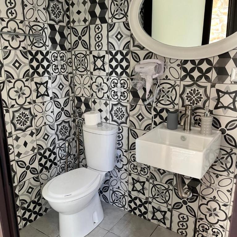 Antony’s Home - Triple Room with Shared Bathroom - 15