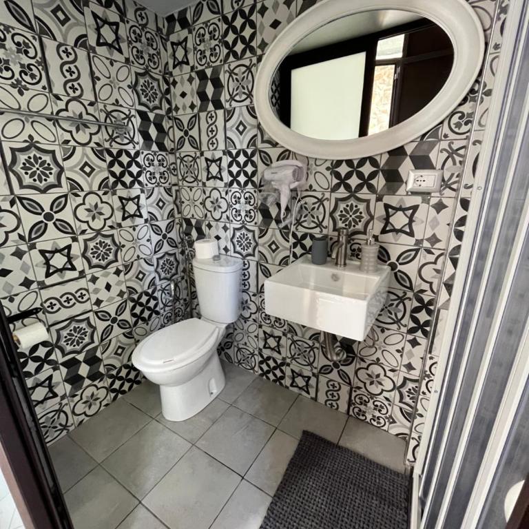 Antony’s Home - Triple Room with Shared Bathroom - 13