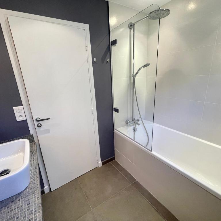La Mirandole by Connexion - Three-Bedroom Apartment - 21