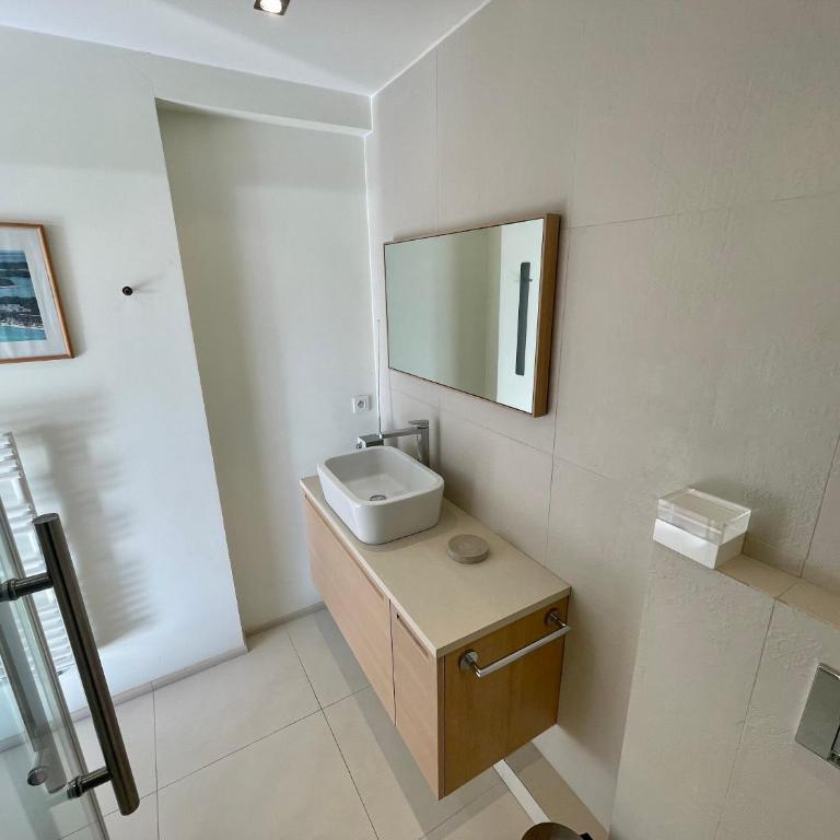 La Mirandole by Connexion - Three-Bedroom Apartment - 31