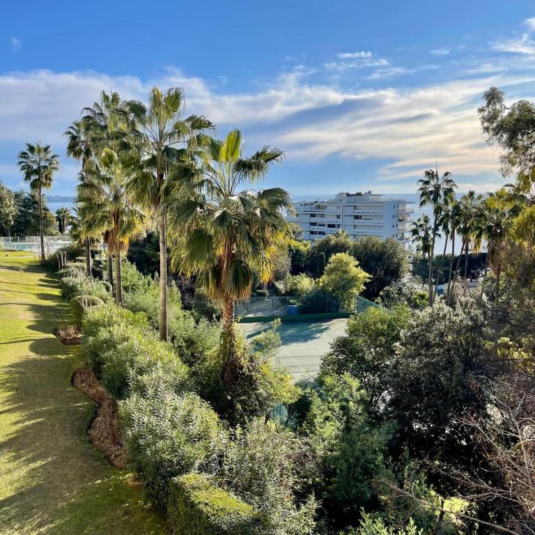 La Mirandole by Connexion - Three-Bedroom Apartment - 55
