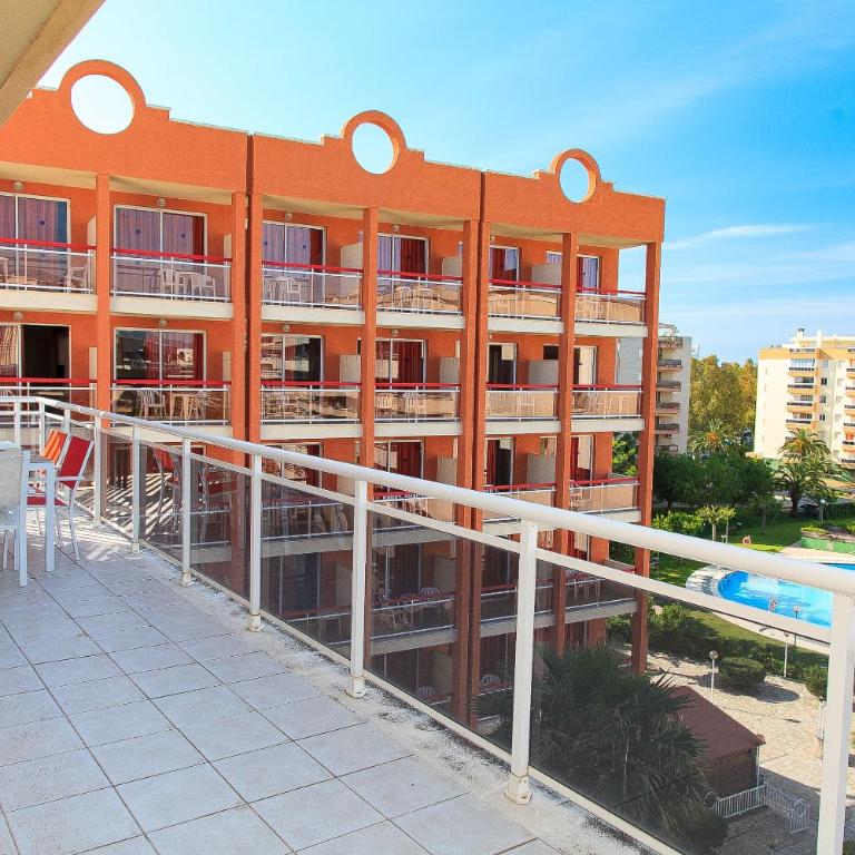 UHC Ventura Park Apartments - Apartamento de 3 dormitorios - 1