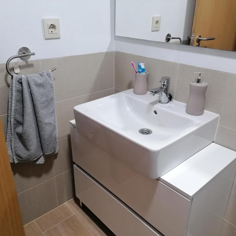 Agradable casa adosada con piscina - Two-Bedroom House - 10