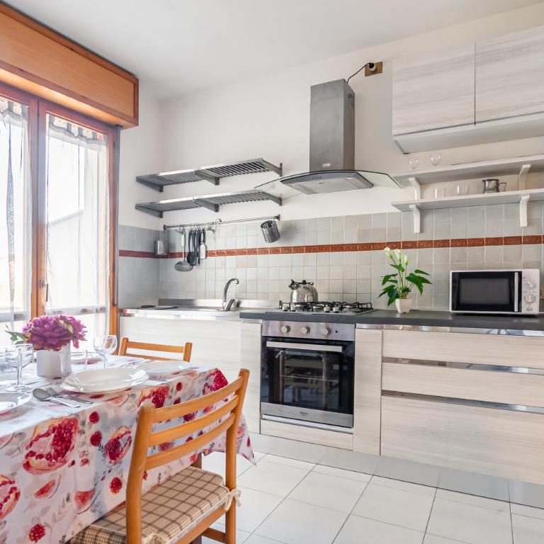 GuestHost - Cozy Apartment near the Hospital with 2 Balconies! - Appartamento con 1 Camera da Letto - 3