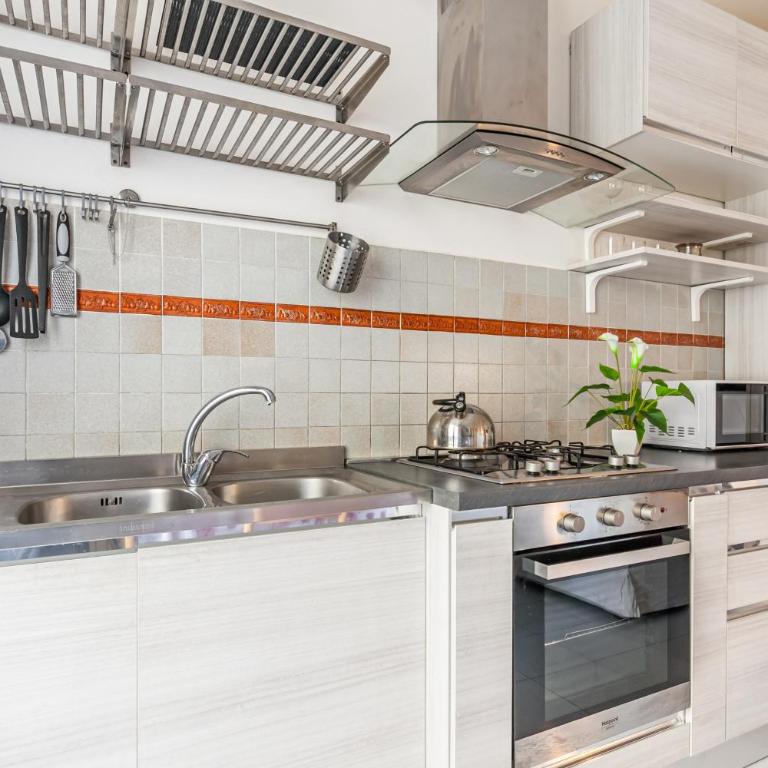 GuestHost - Cozy Apartment near the Hospital with 2 Balconies! - Appartamento con 1 Camera da Letto - 16