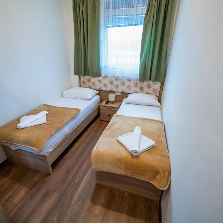 Hotel Oasis - Twin Room - 6